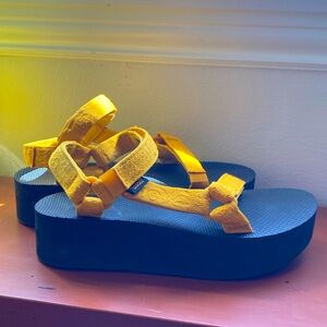 Yellow Teva platforms